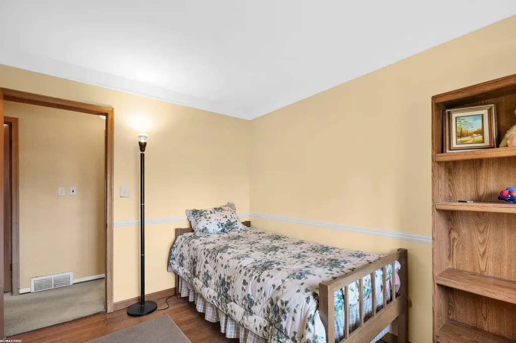 41589 Windmill Street Harrison Charter Township MI 48045