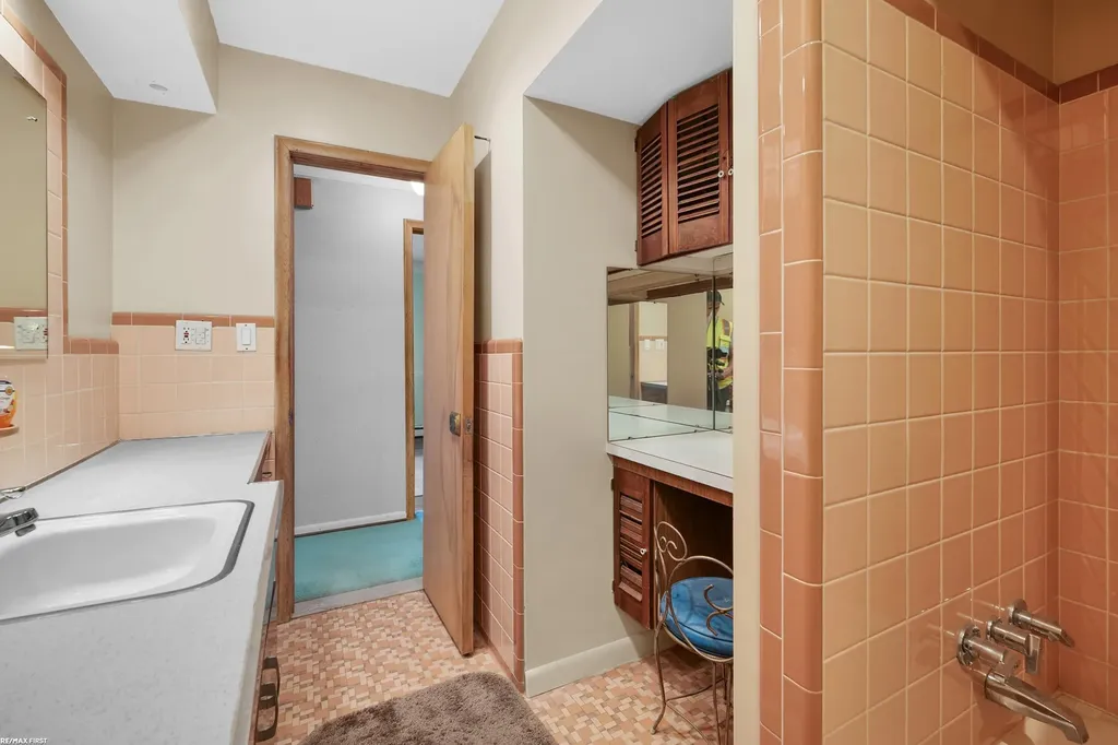 41589 Windmill Street Harrison Charter Township MI 48045