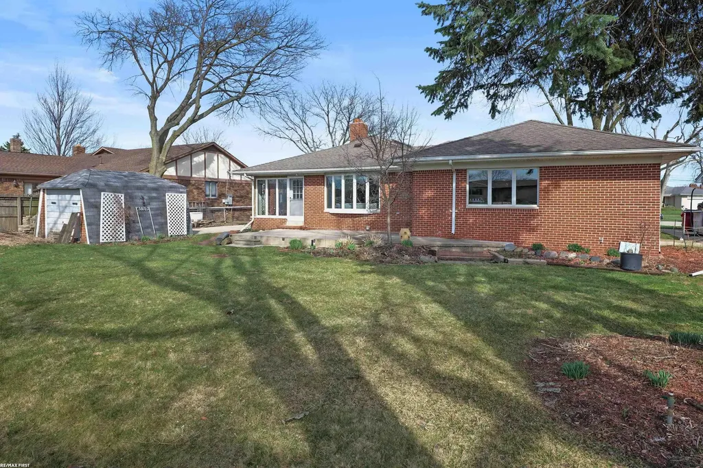 41589 Windmill Street Harrison Charter Township MI 48045