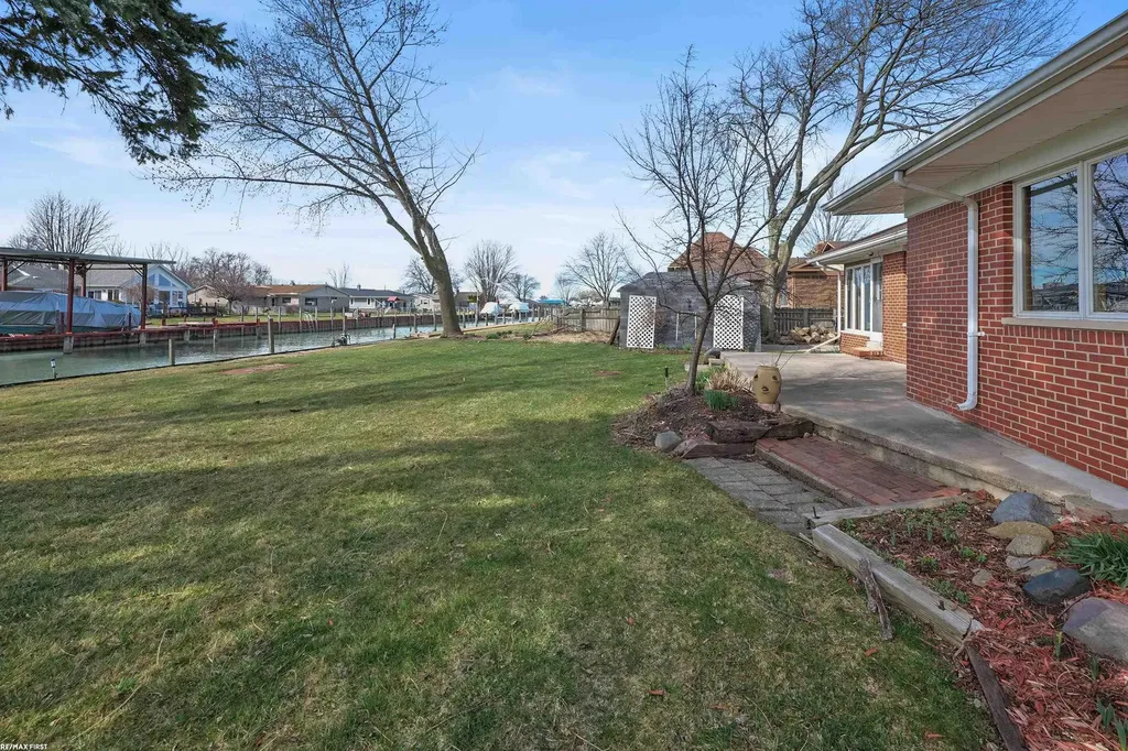 41589 Windmill Street Harrison Charter Township MI 48045