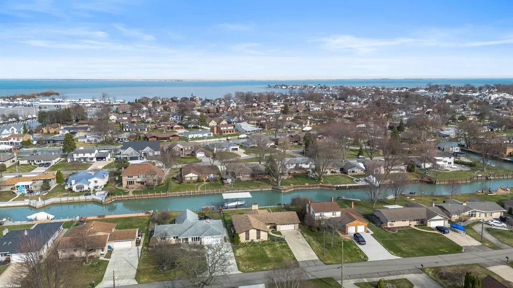 41589 Windmill Street Harrison Charter Township MI 48045