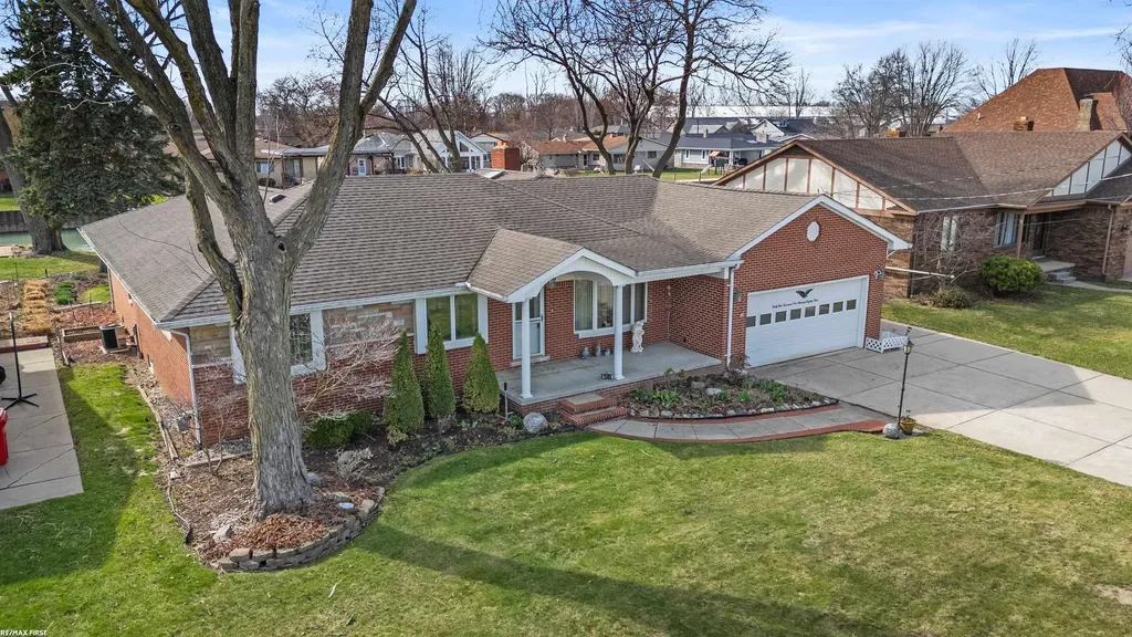 41589 Windmill Street Harrison Charter Township MI 48045