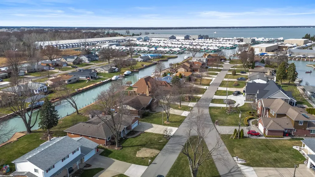 41589 Windmill Street Harrison Charter Township MI 48045