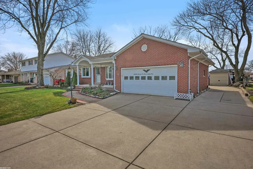 41589 Windmill Street Harrison Charter Township MI 48045
