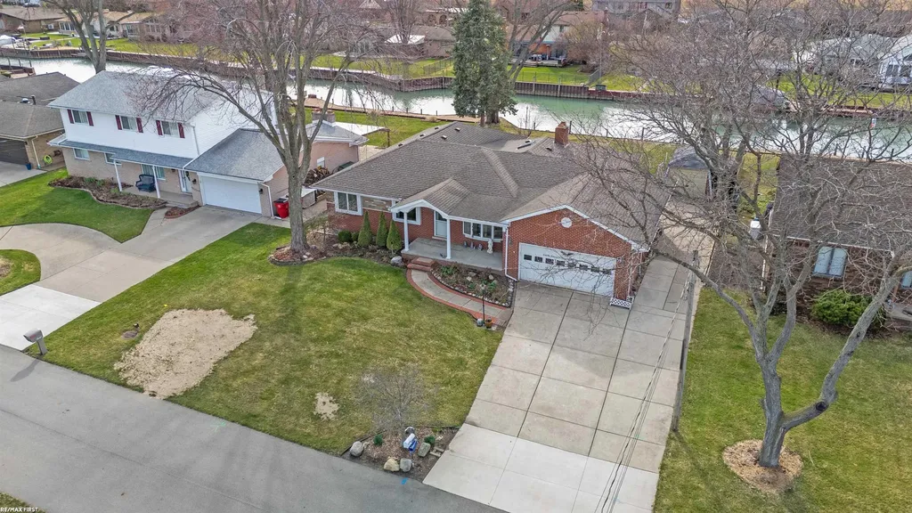 41589 Windmill Street Harrison Charter Township MI 48045