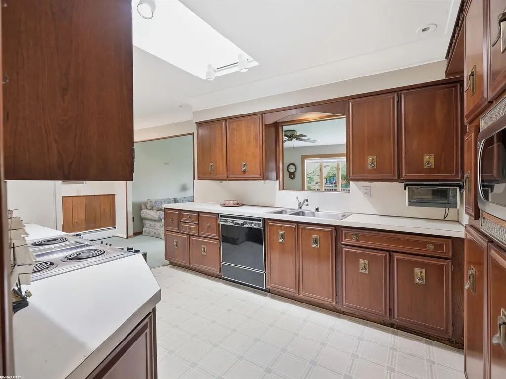 41589 Windmill Street Harrison Charter Township MI 48045