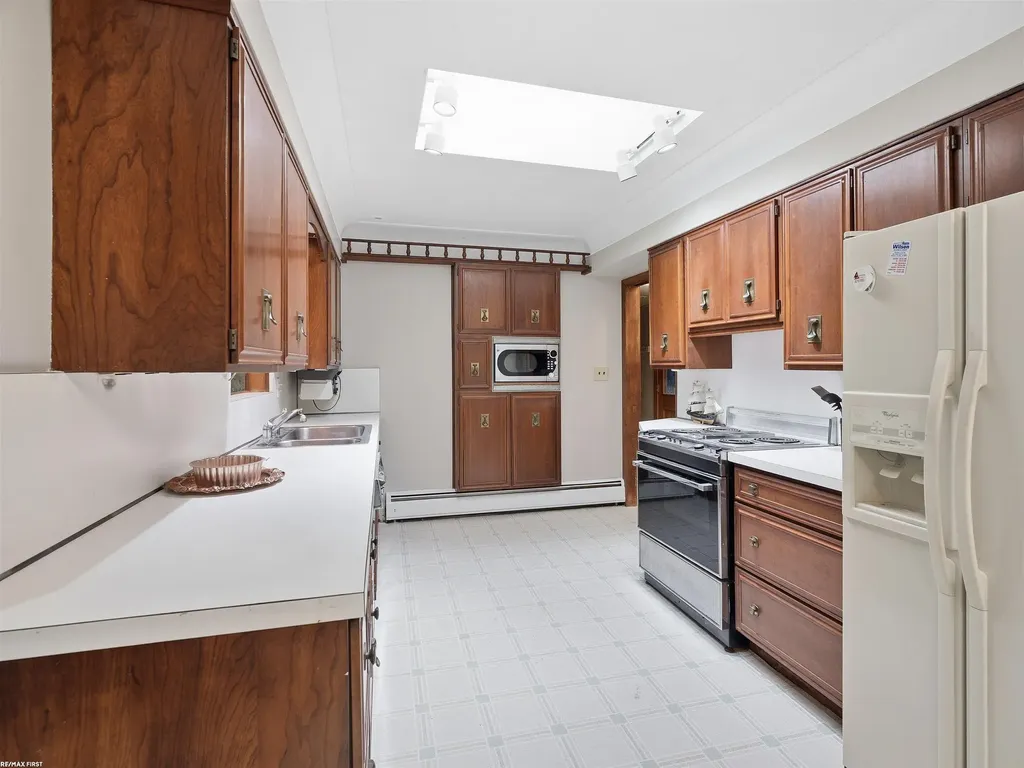 41589 Windmill Street Harrison Charter Township MI 48045