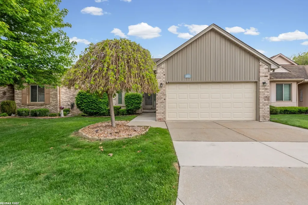 20070 Ridgeway Court Clinton Charter Township MI 48038