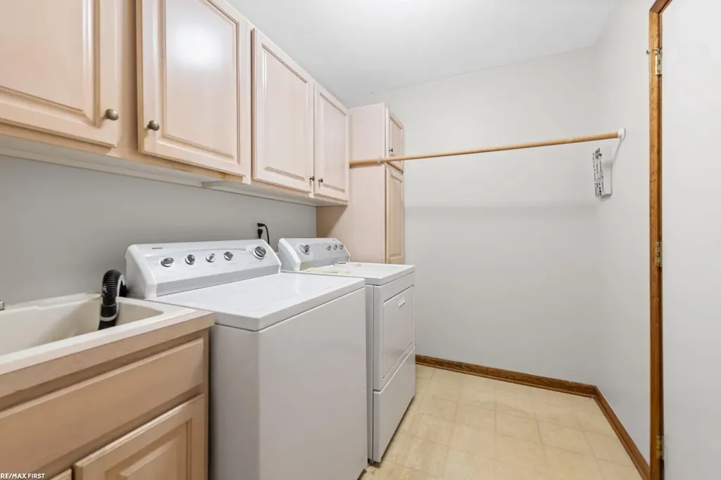 20070 Ridgeway Court Clinton Charter Township MI 48038