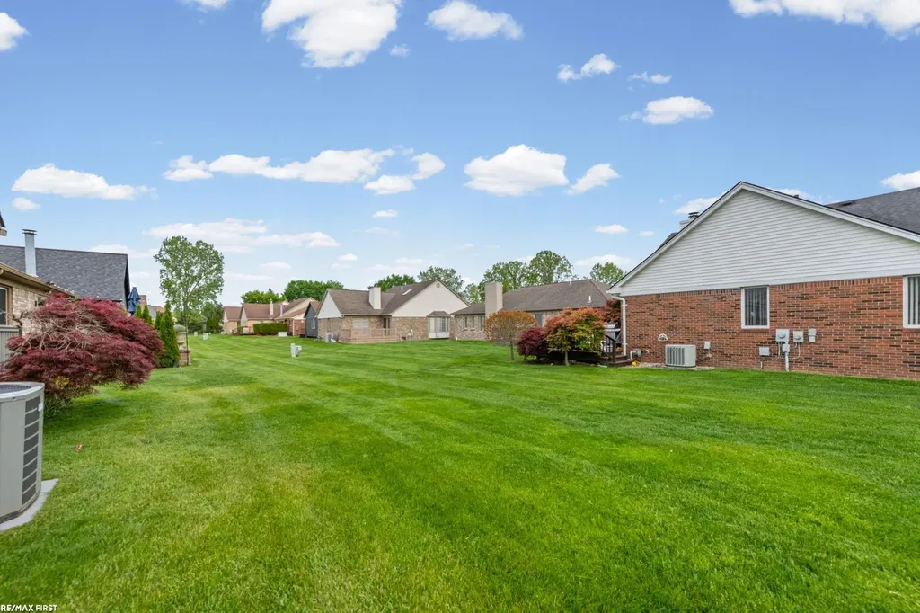 20070 Ridgeway Court Clinton Charter Township MI 48038