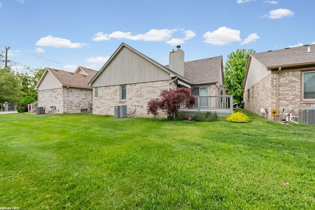 20070 Ridgeway Court Clinton Charter Township MI 48038