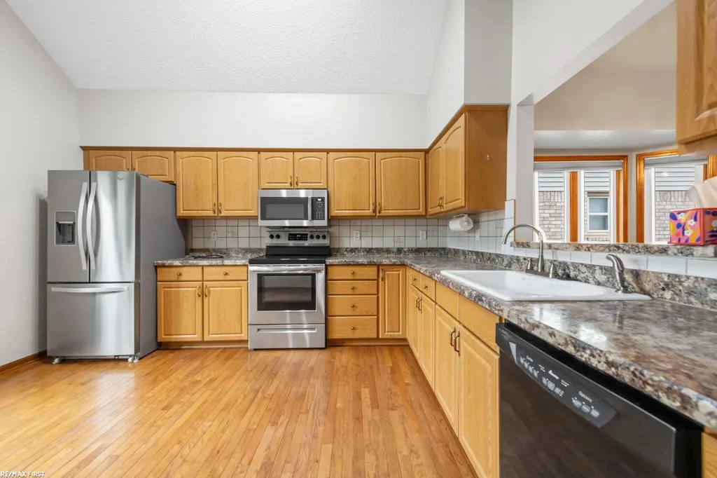 20070 Ridgeway Court Clinton Charter Township MI 48038