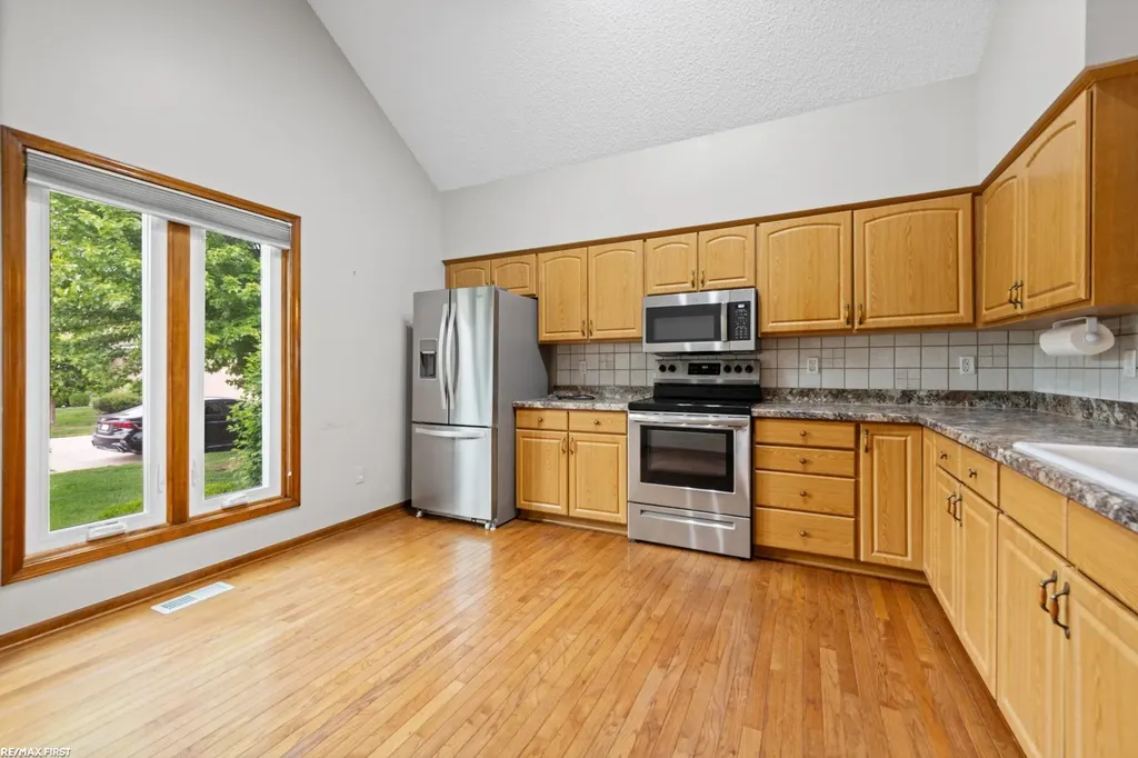 20070 Ridgeway Court Clinton Charter Township MI 48038