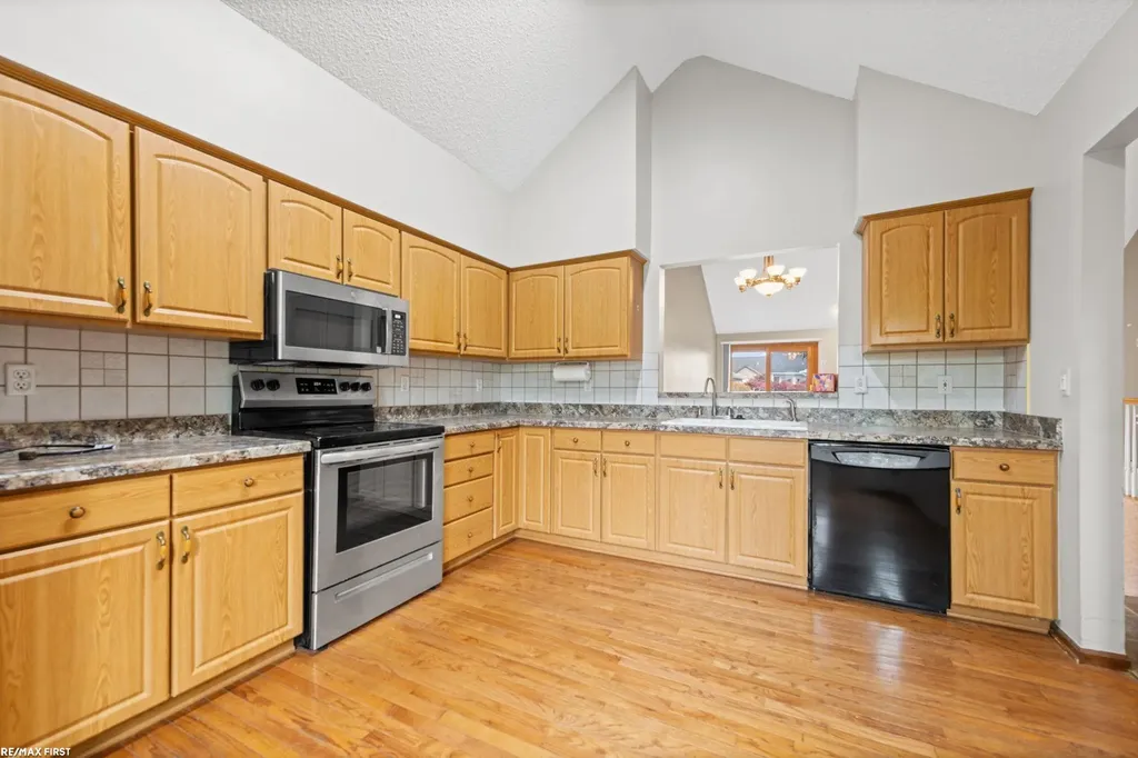 20070 Ridgeway Court Clinton Charter Township MI 48038