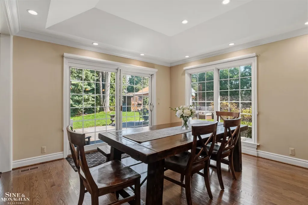 578 Heather Lane Grosse Pointe Woods City MI 48236