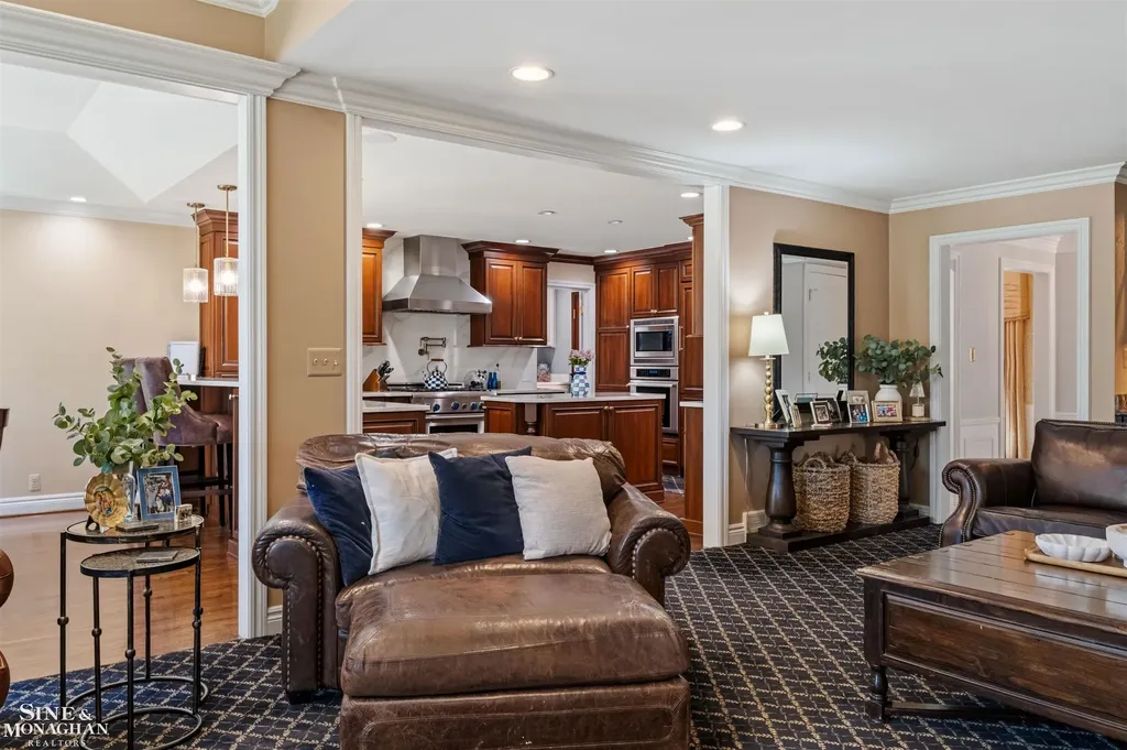 578 Heather Lane Grosse Pointe Woods City MI 48236