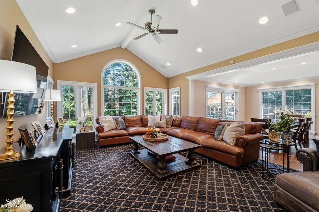 578 Heather Lane Grosse Pointe Woods City MI 48236