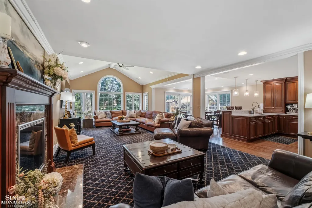 578 Heather Lane Grosse Pointe Woods City MI 48236