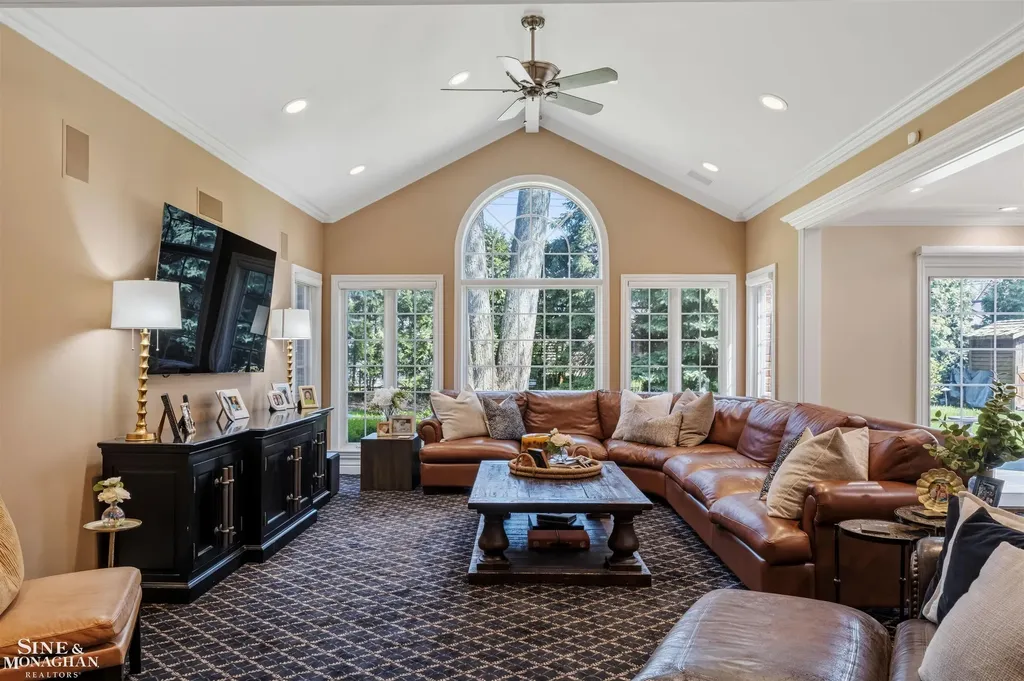 578 Heather Lane Grosse Pointe Woods City MI 48236