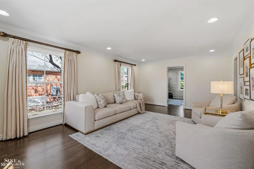 578 Heather Lane Grosse Pointe Woods City MI 48236