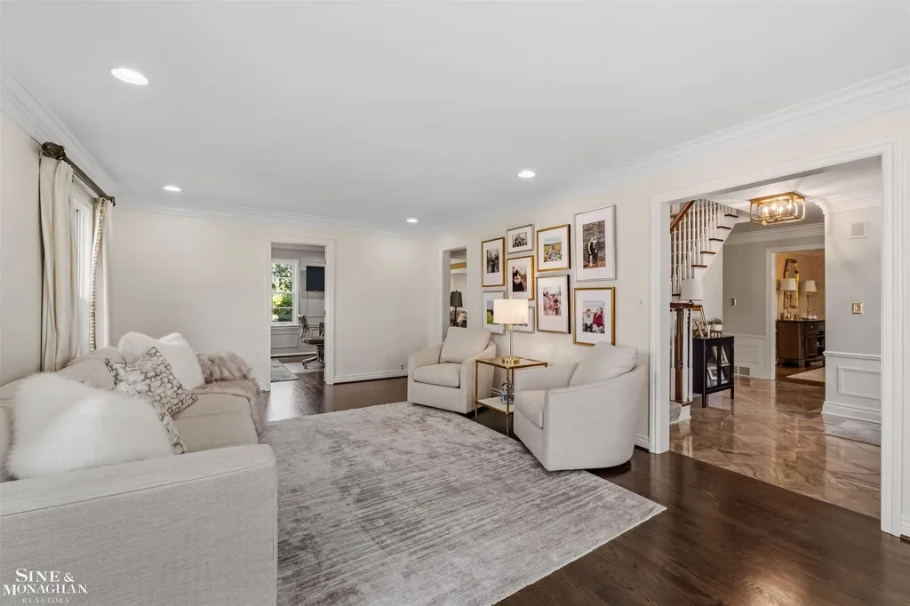 578 Heather Lane Grosse Pointe Woods City MI 48236