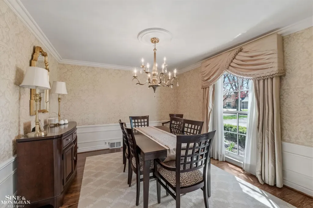 578 Heather Lane Grosse Pointe Woods City MI 48236