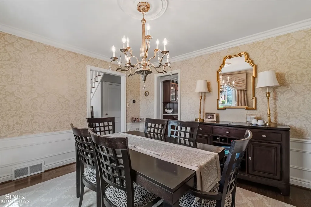 578 Heather Lane Grosse Pointe Woods City MI 48236