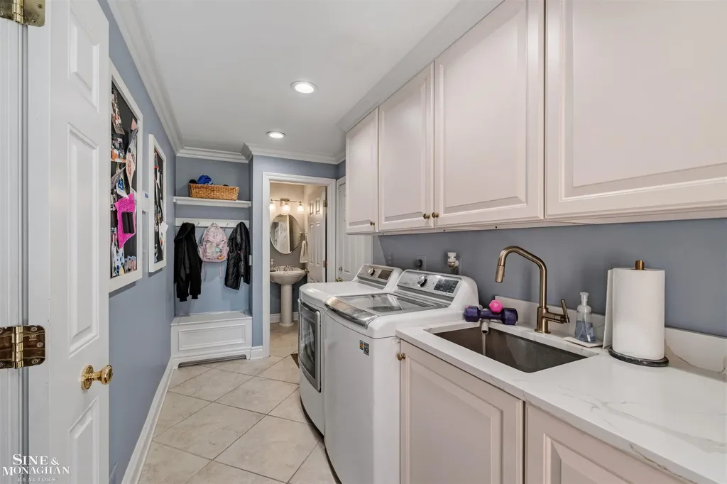 578 Heather Lane Grosse Pointe Woods City MI 48236