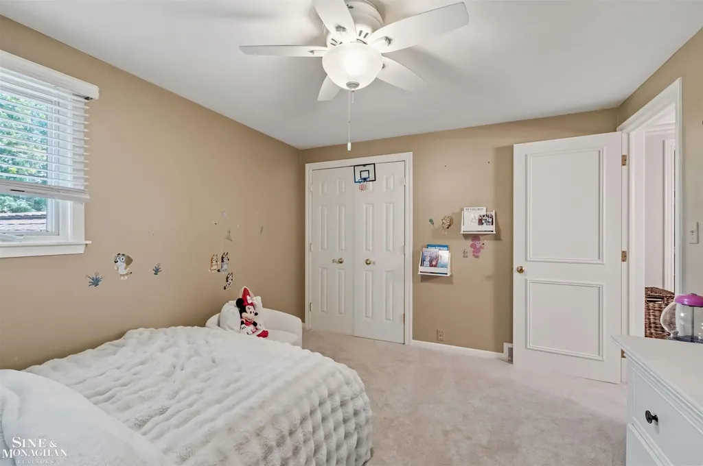 578 Heather Lane Grosse Pointe Woods City MI 48236