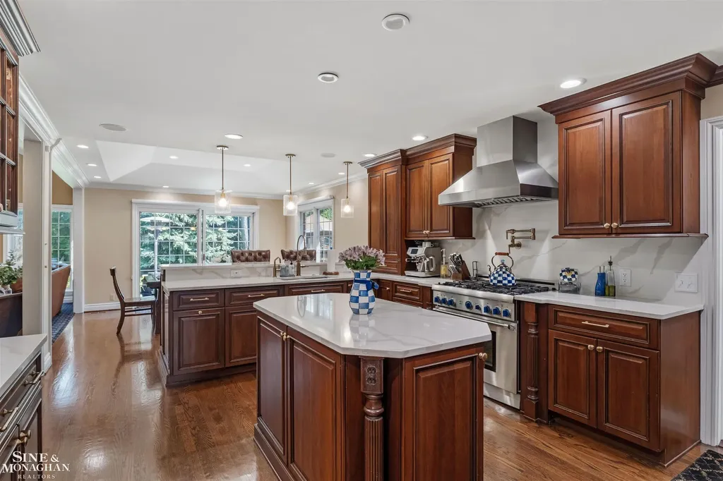 578 Heather Lane Grosse Pointe Woods City MI 48236
