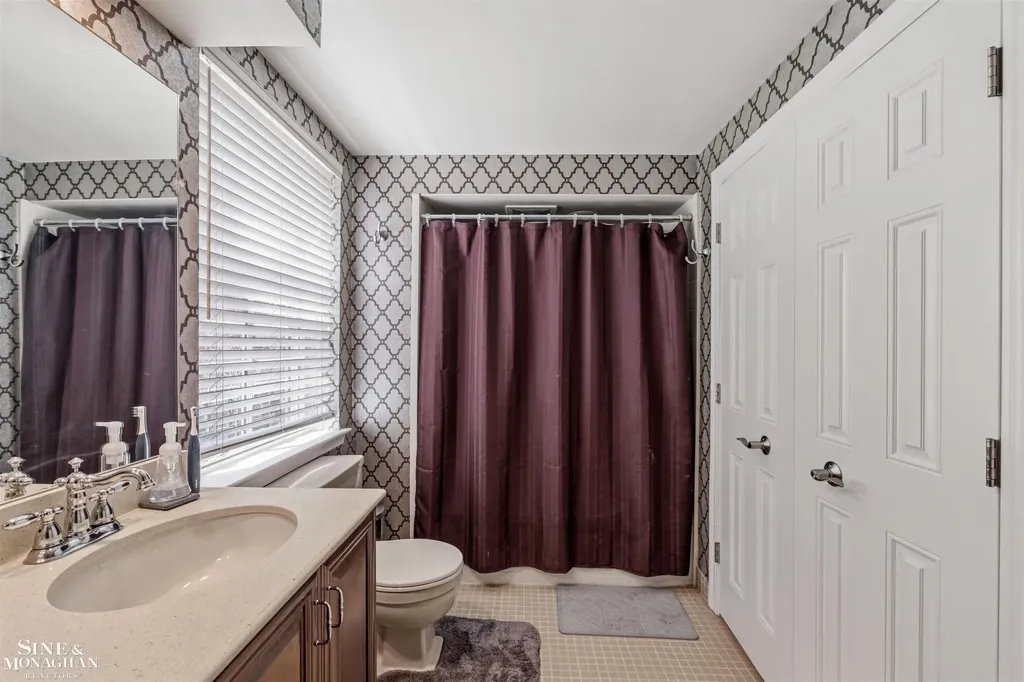 578 Heather Lane Grosse Pointe Woods City MI 48236