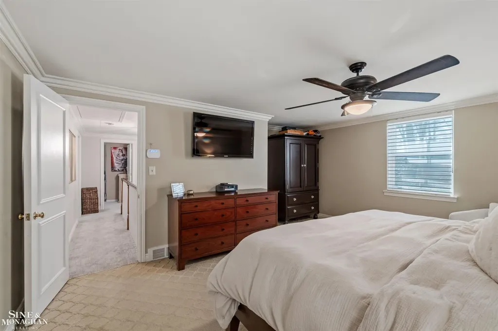 578 Heather Lane Grosse Pointe Woods City MI 48236