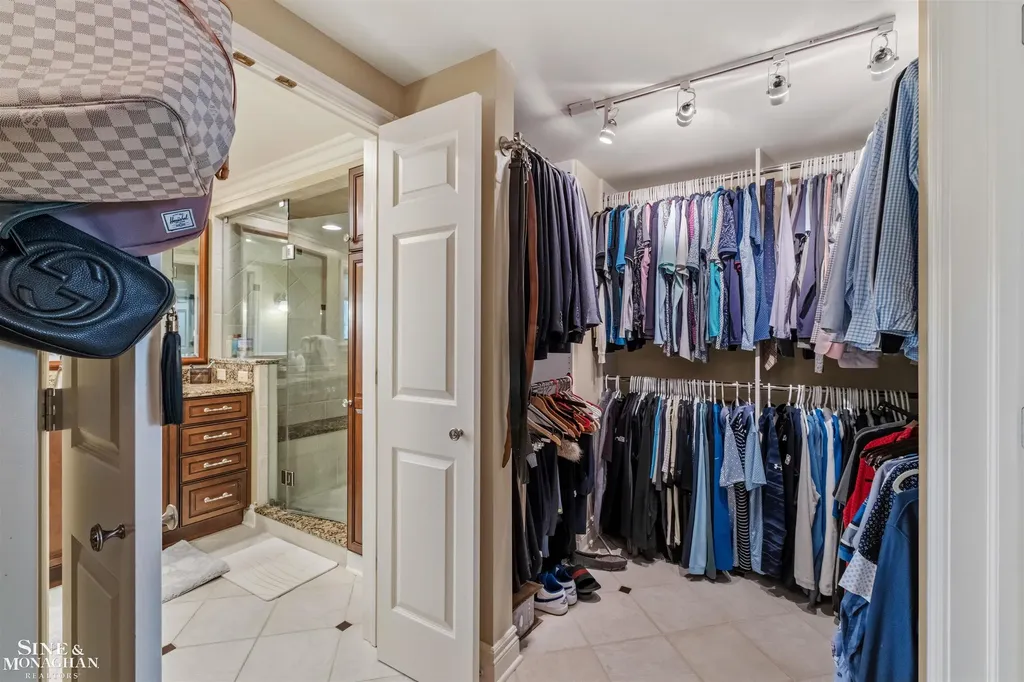 578 Heather Lane Grosse Pointe Woods City MI 48236