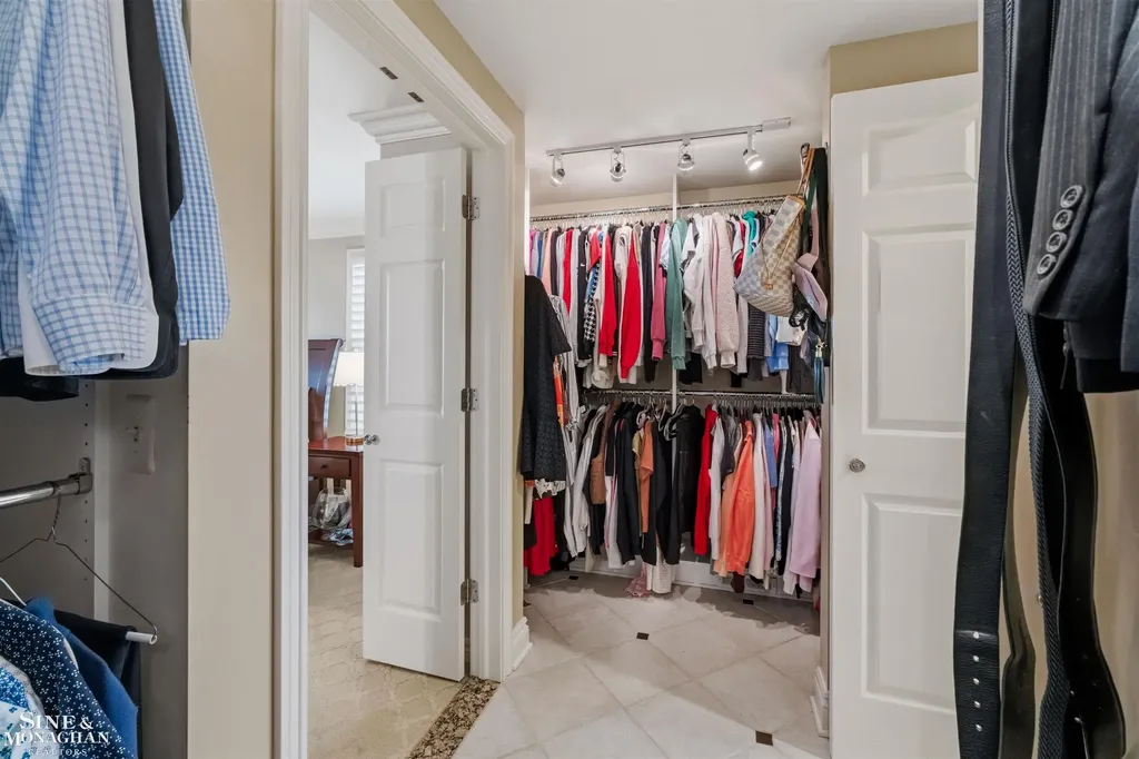 578 Heather Lane Grosse Pointe Woods City MI 48236