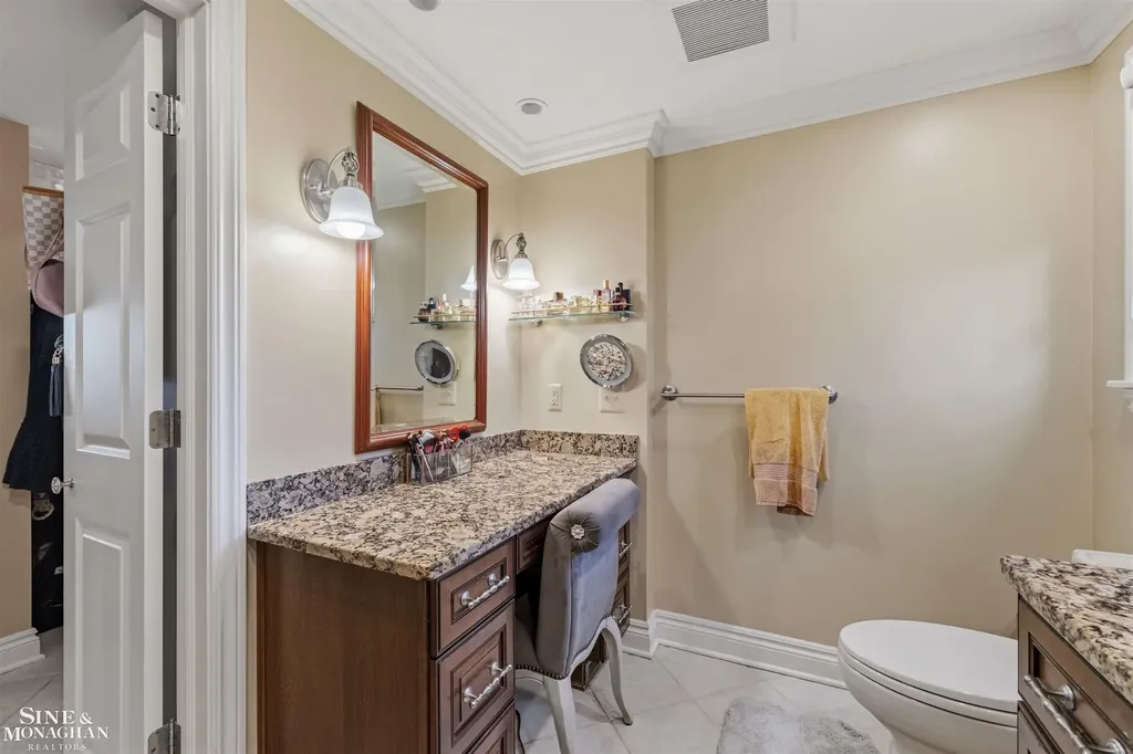 578 Heather Lane Grosse Pointe Woods City MI 48236