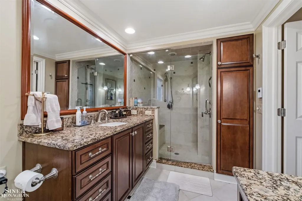 578 Heather Lane Grosse Pointe Woods City MI 48236