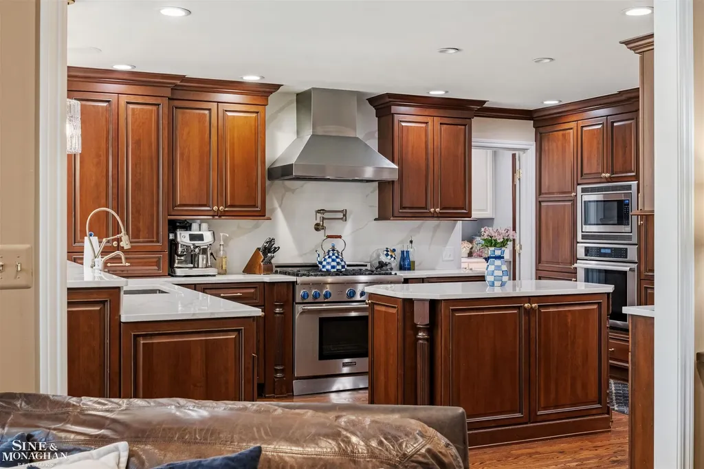 578 Heather Lane Grosse Pointe Woods City MI 48236