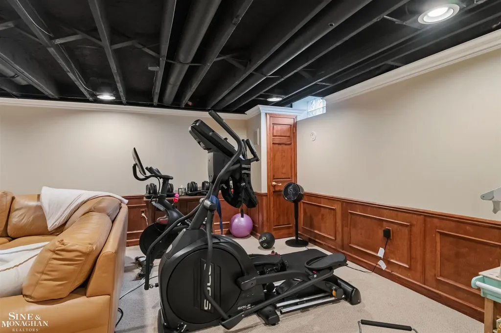 578 Heather Lane Grosse Pointe Woods City MI 48236