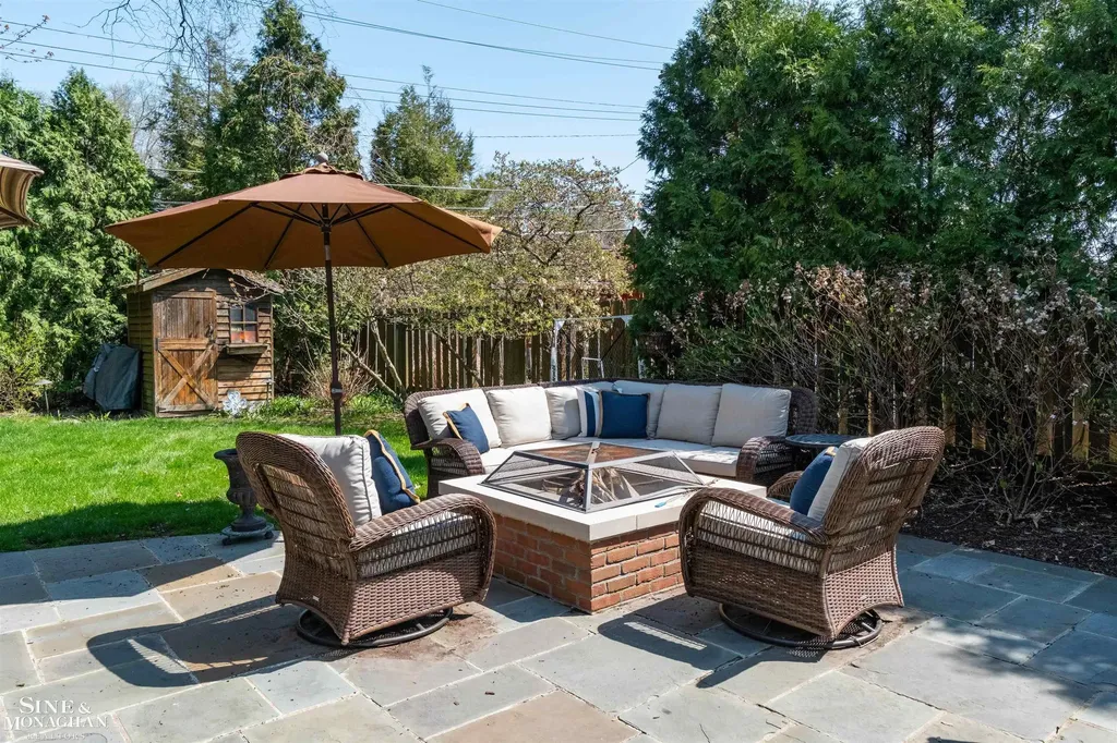 578 Heather Lane Grosse Pointe Woods City MI 48236