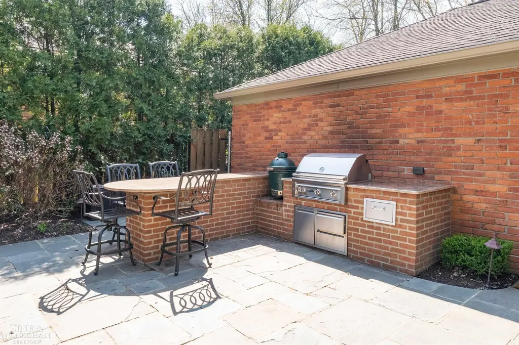 578 Heather Lane Grosse Pointe Woods City MI 48236