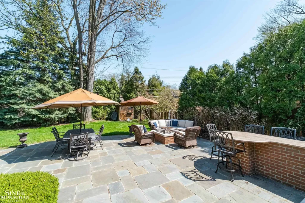 578 Heather Lane Grosse Pointe Woods City MI 48236