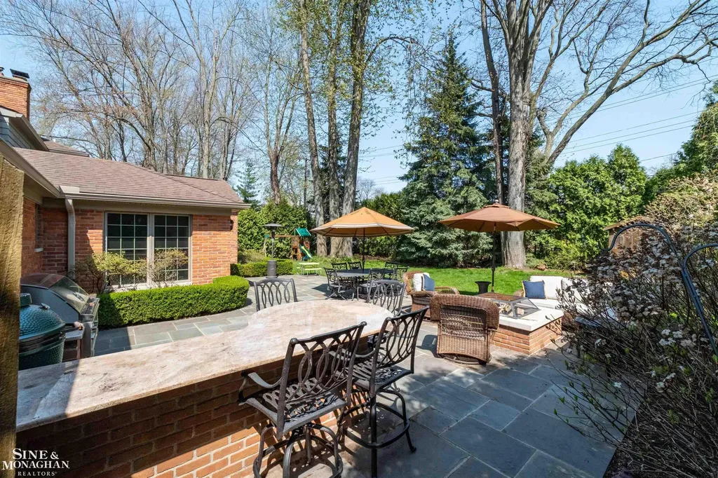 578 Heather Lane Grosse Pointe Woods City MI 48236