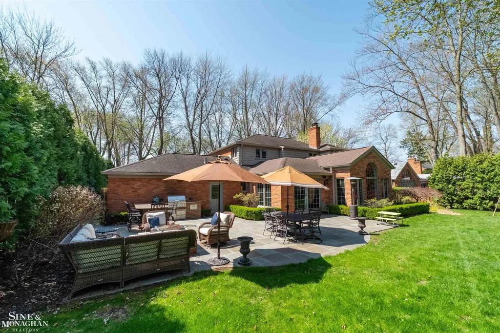 578 Heather Lane Grosse Pointe Woods City MI 48236