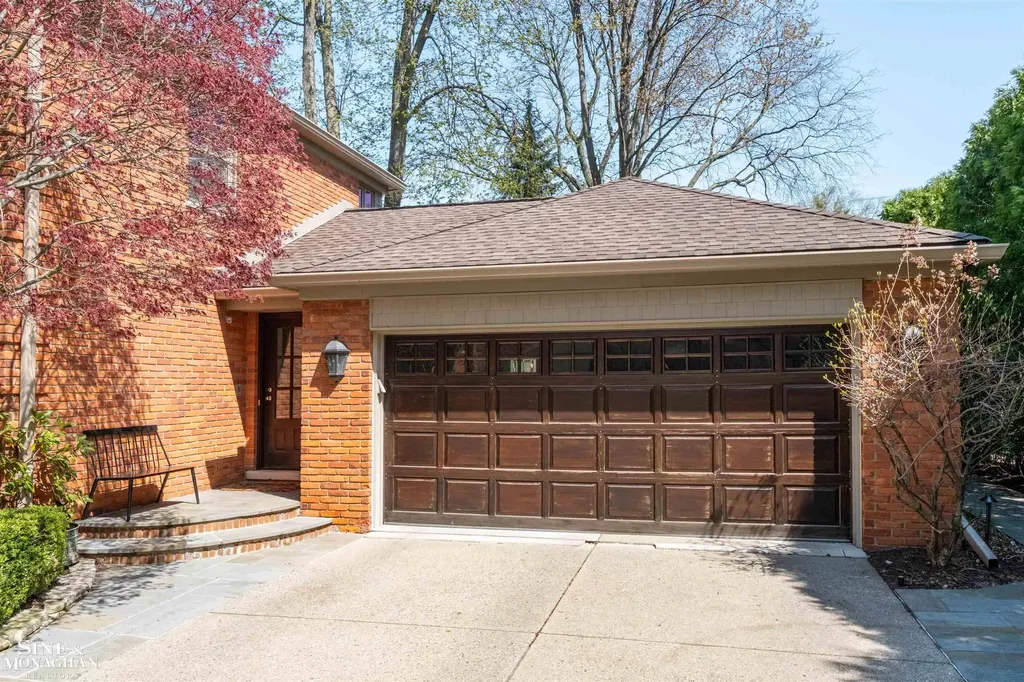 578 Heather Lane Grosse Pointe Woods City MI 48236