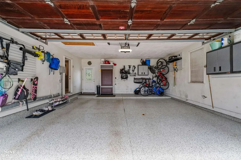 578 Heather Lane Grosse Pointe Woods City MI 48236