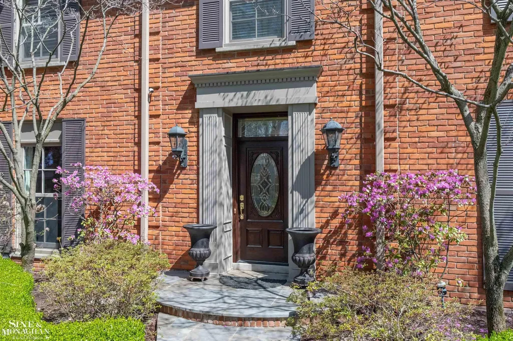 578 Heather Lane Grosse Pointe Woods City MI 48236
