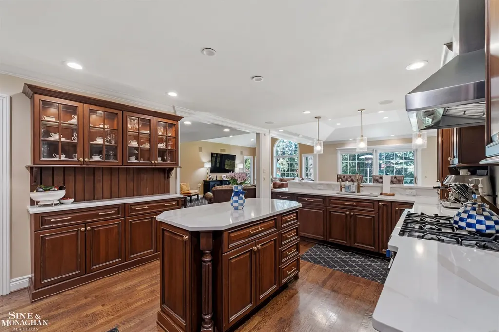 578 Heather Lane Grosse Pointe Woods City MI 48236