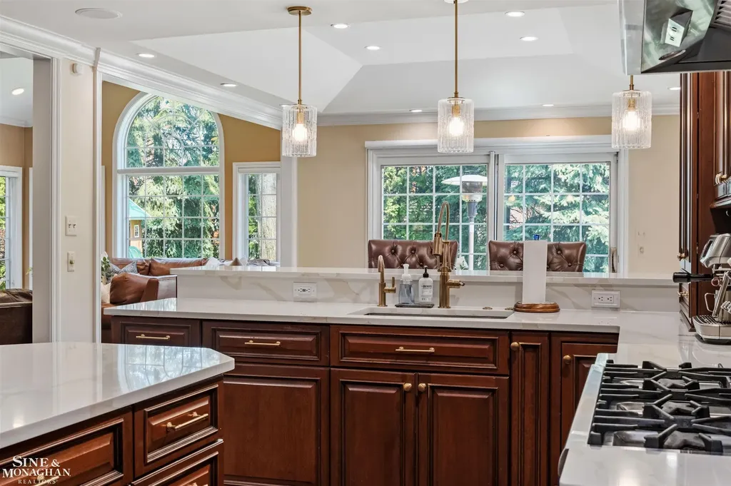 578 Heather Lane Grosse Pointe Woods City MI 48236