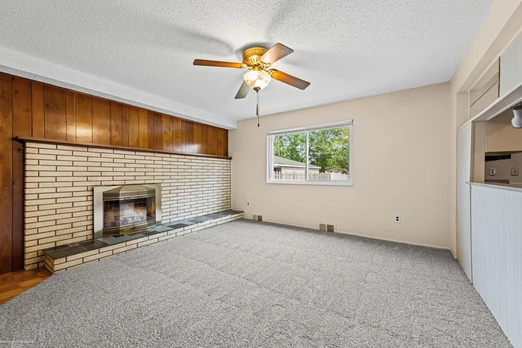 28070 Garfield Street Roseville City MI 48066