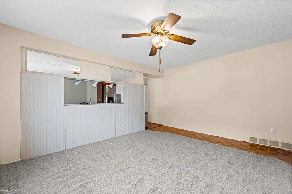 28070 Garfield Street Roseville City MI 48066